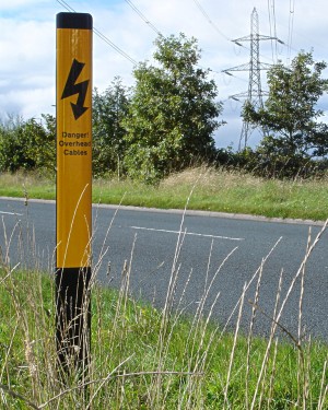Information post Type 3 to inform about Danger Overhead Cables